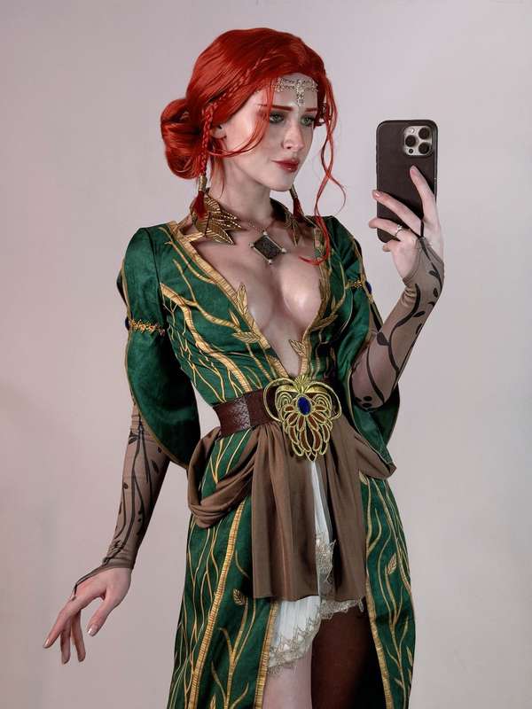 Vi ✧ ヴイ - Your Triss❤️‍🔥 