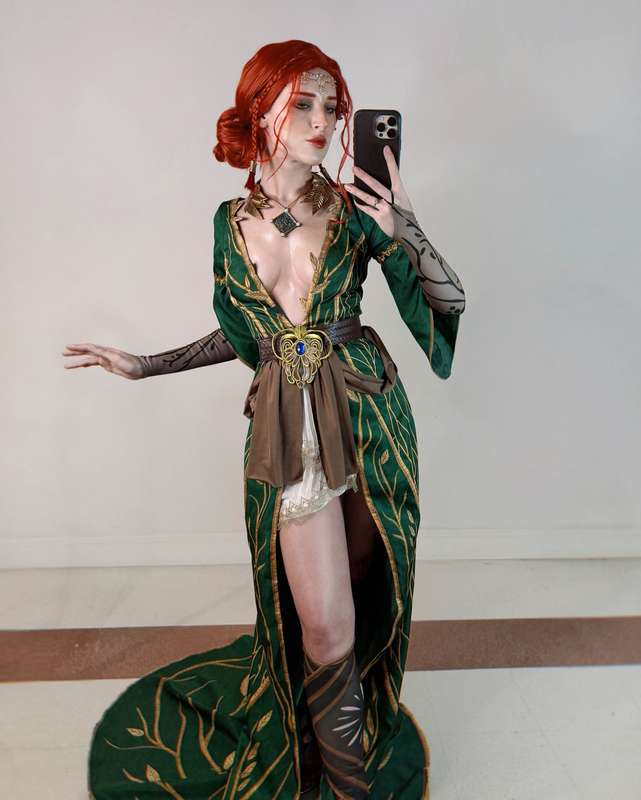 Vi ✧ ヴイ - Triss Merigold ✨ Alternative dress