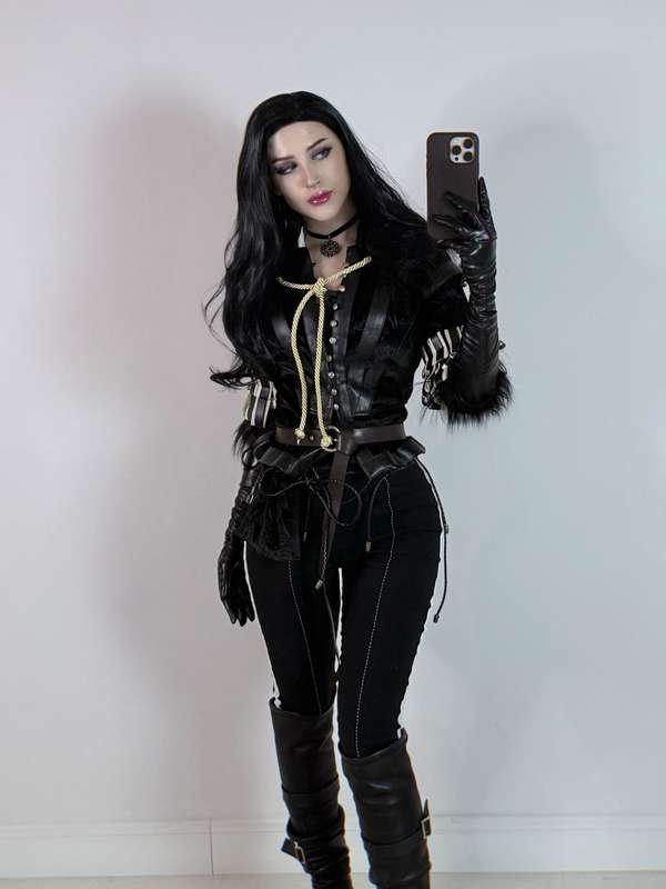 Vi ✧ ヴイ - Yennefer 🖤