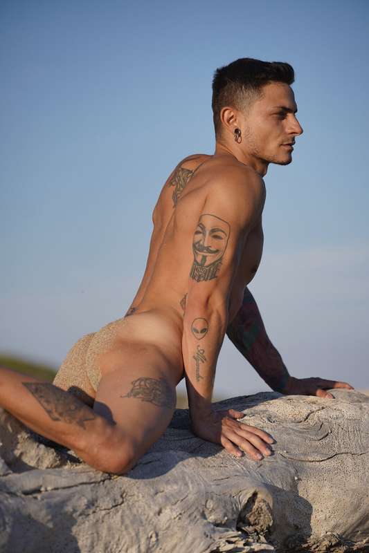 __degraphy_ - NSFW - EXPLIXIT CONTENT
MODEL BY VALZANO