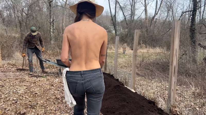 THE-NAKED-GARDENER