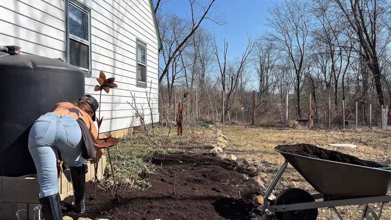 THE-NAKED-GARDENER