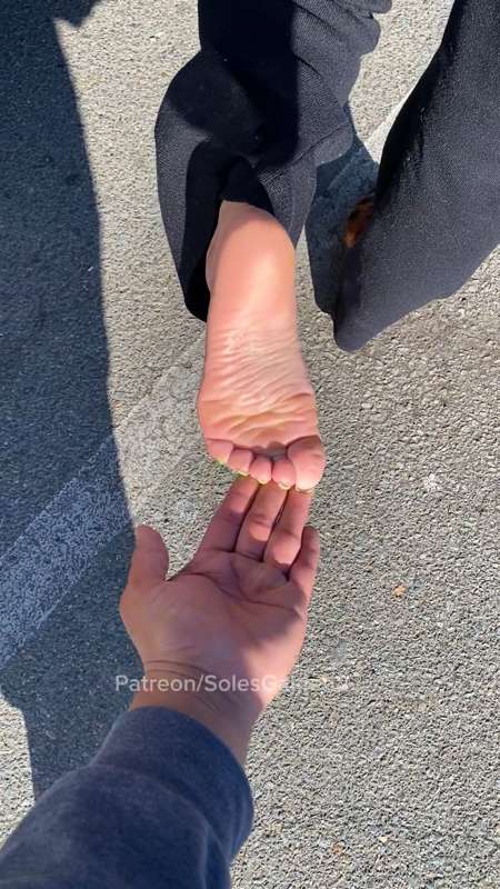 438588929.jpg