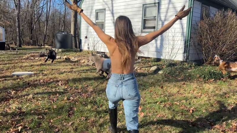 THE-NAKED-GARDENER